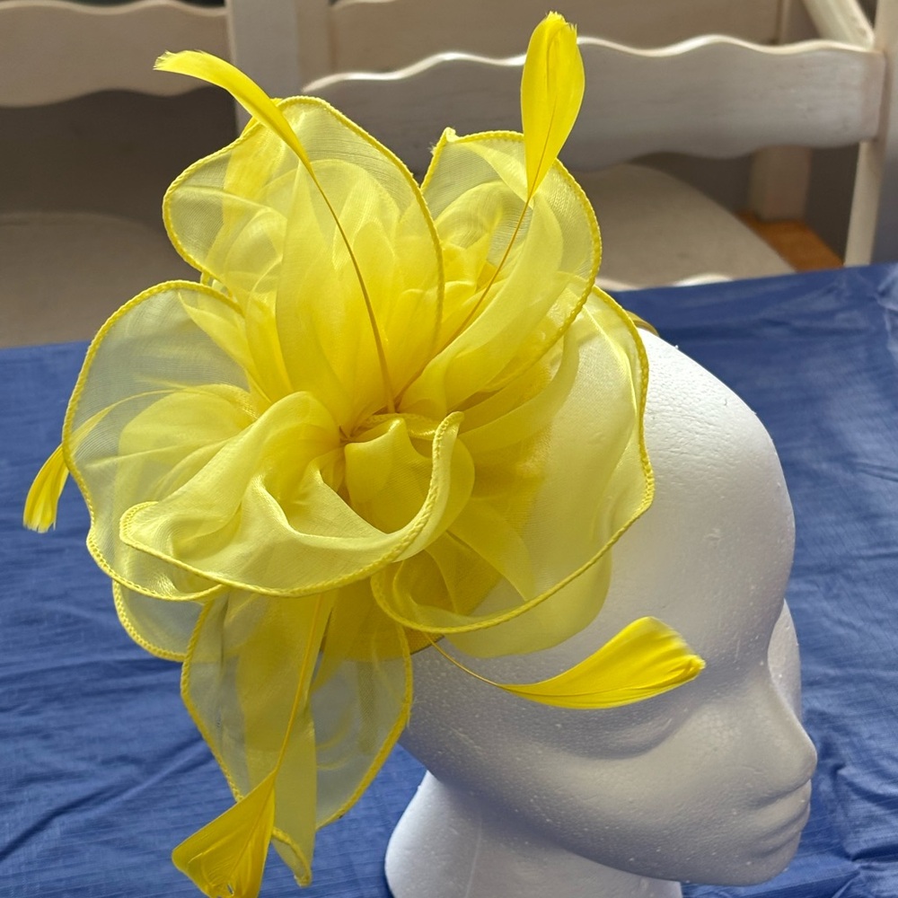 Elegant Yellow Fascinator
